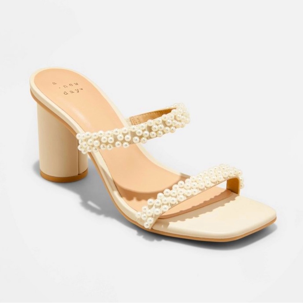 New with tags. Bridal shoes.